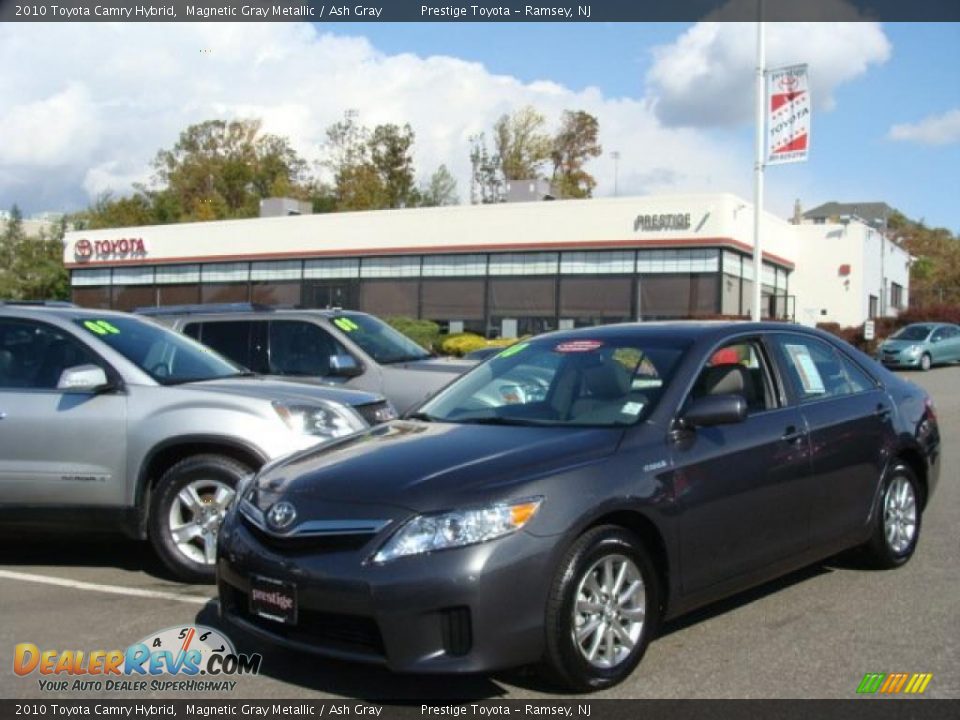 Front 3/4 View of 2010 Toyota Camry Hybrid Photo #1