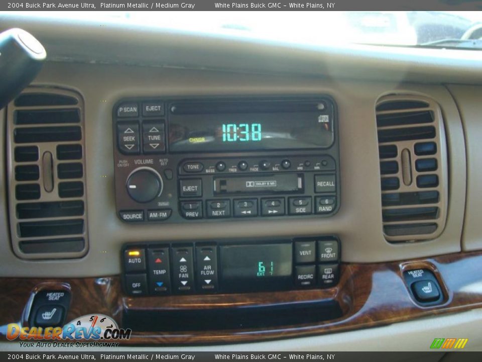 Controls of 2004 Buick Park Avenue Ultra Photo #19