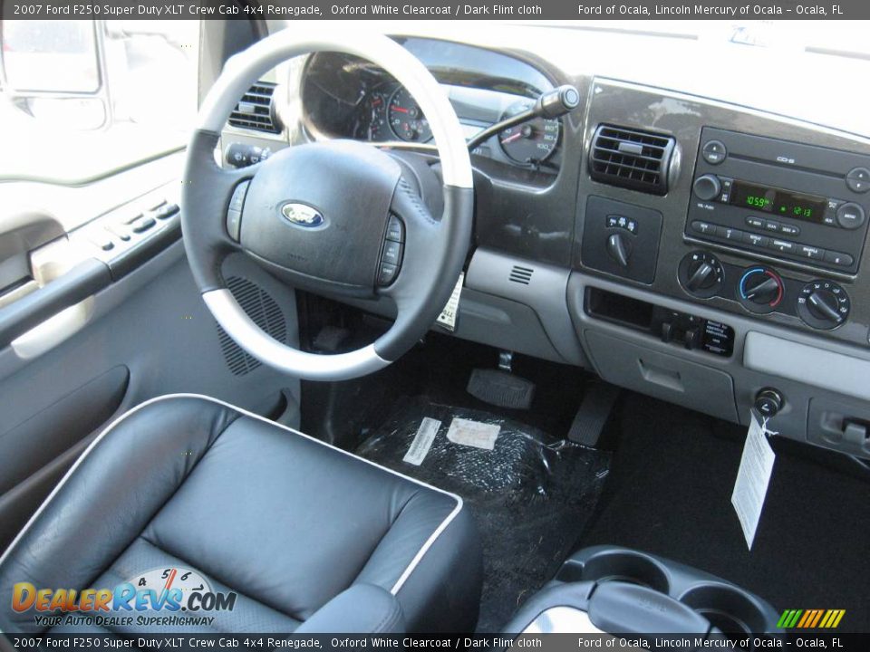 2007 Ford F250 Super Duty XLT Crew Cab 4x4 Renegade Oxford White Clearcoat / Dark Flint cloth Photo #31