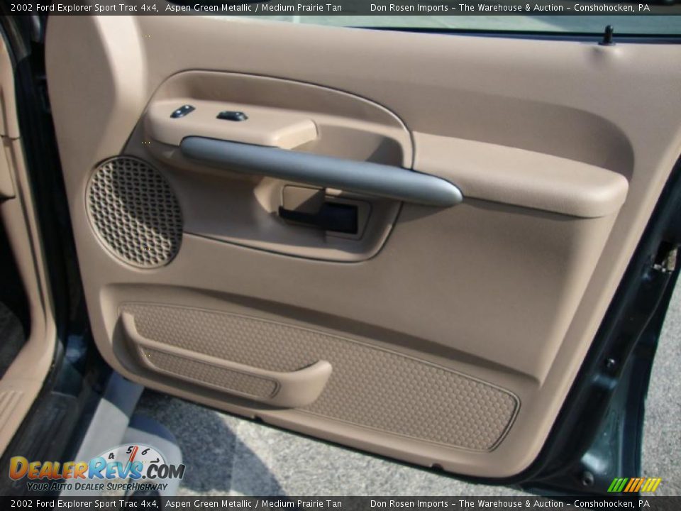 Door Panel of 2002 Ford Explorer Sport Trac 4x4 Photo #23