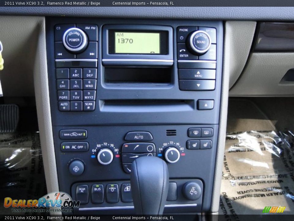 Controls of 2011 Volvo XC90 3.2 Photo #7
