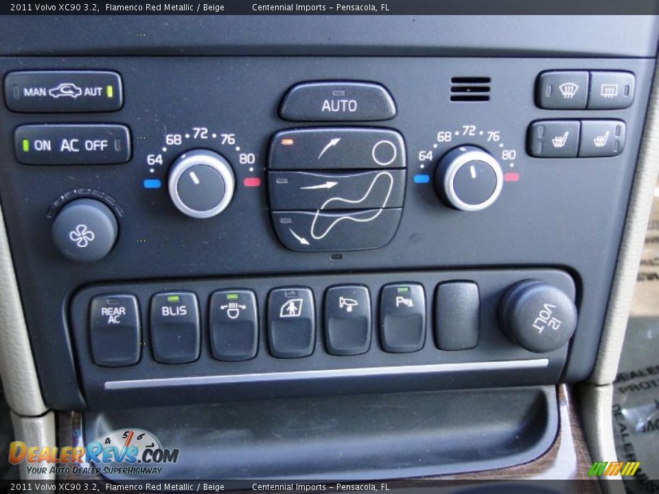 Controls of 2011 Volvo XC90 3.2 Photo #20