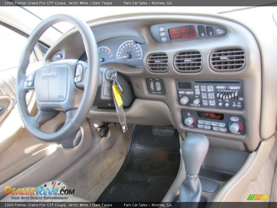 Dashboard of 1999 Pontiac Grand Prix GTP Coupe Photo #11