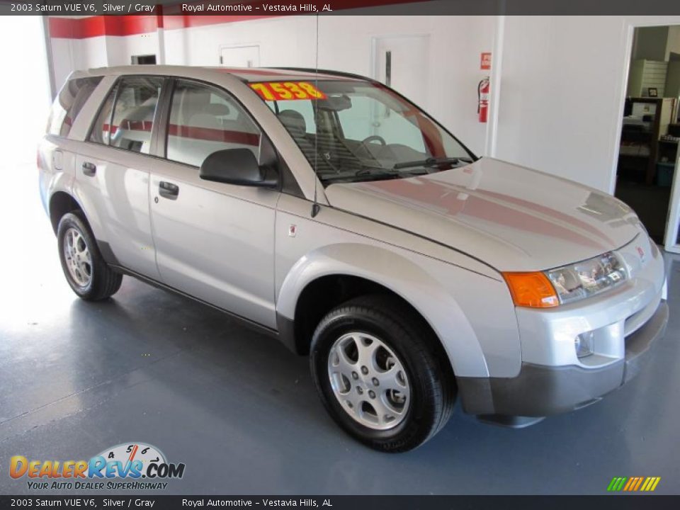 Front 3/4 View of 2003 Saturn VUE V6 Photo #5