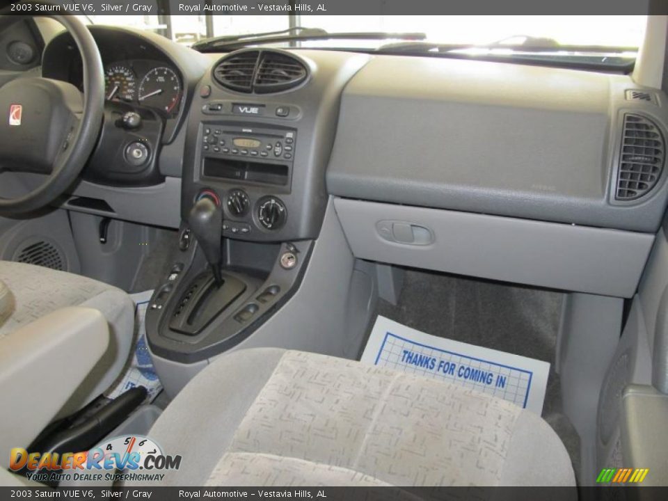 Dashboard of 2003 Saturn VUE V6 Photo #13