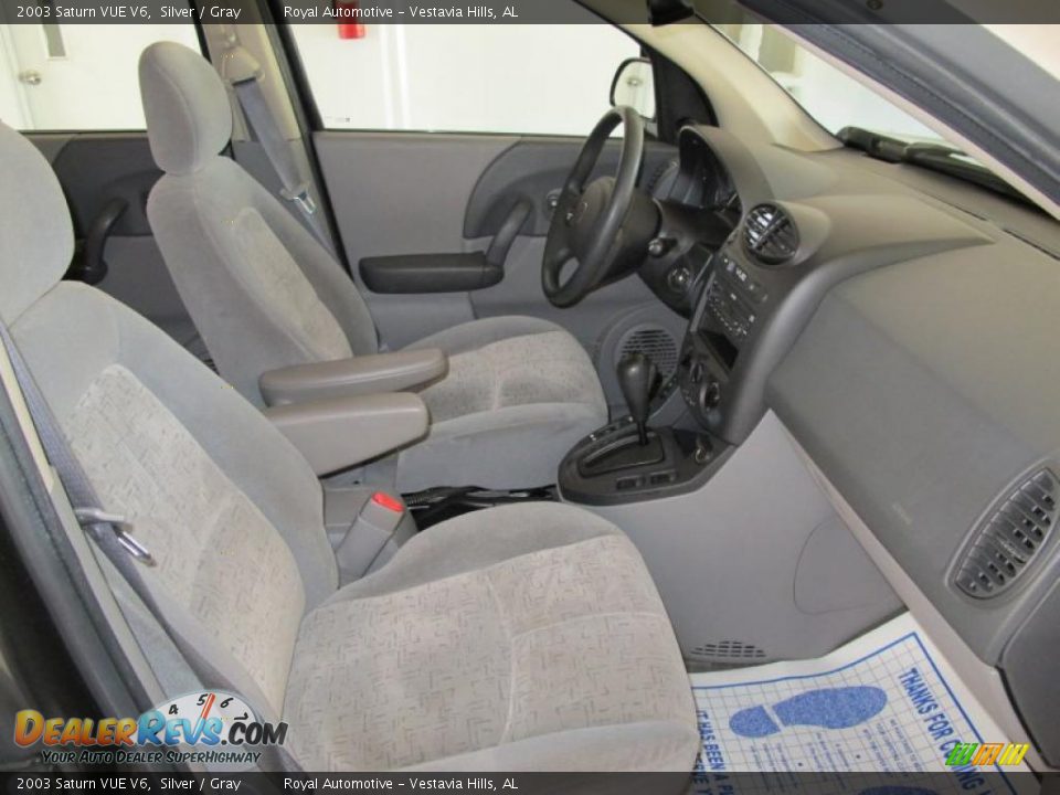 Gray Interior - 2003 Saturn VUE V6 Photo #14