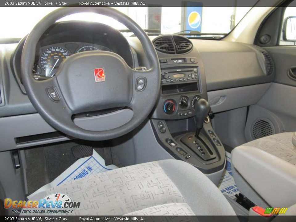 Gray Interior - 2003 Saturn VUE V6 Photo #16