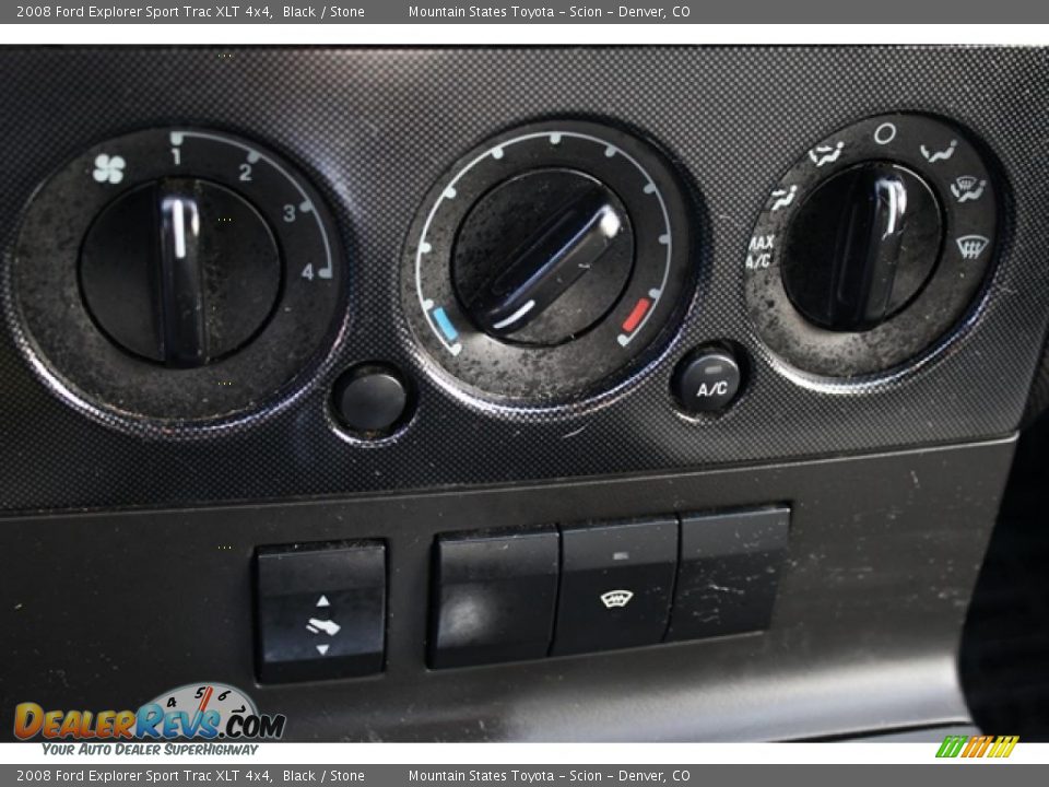 Controls of 2008 Ford Explorer Sport Trac XLT 4x4 Photo #19