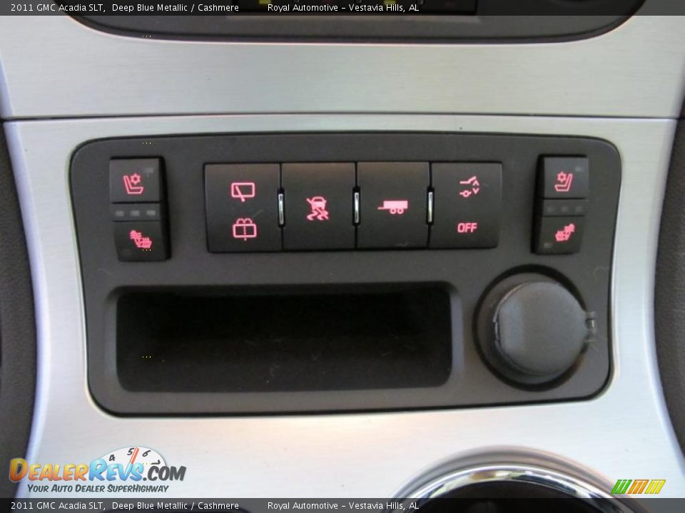 Controls of 2011 GMC Acadia SLT Photo #17