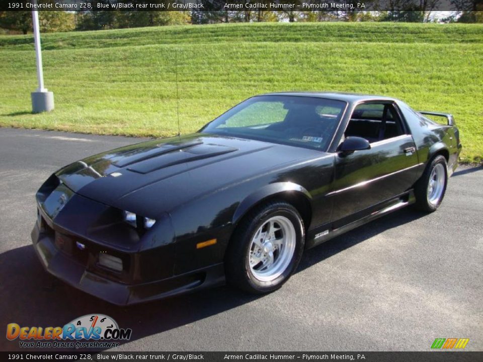 Front 3/4 View of 1991 Chevrolet Camaro Z28 Photo #2