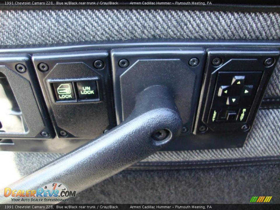 1991 Chevrolet Camaro Z28 Blue w/Black rear trunk / Gray/Black Photo #15
