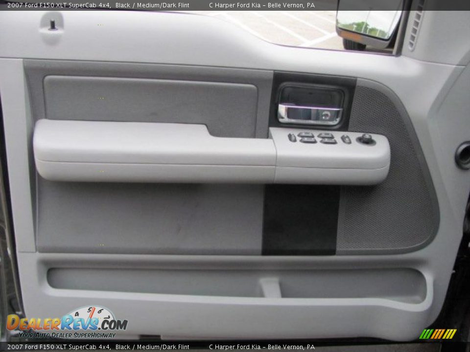 Door Panel of 2007 Ford F150 XLT SuperCab 4x4 Photo #16