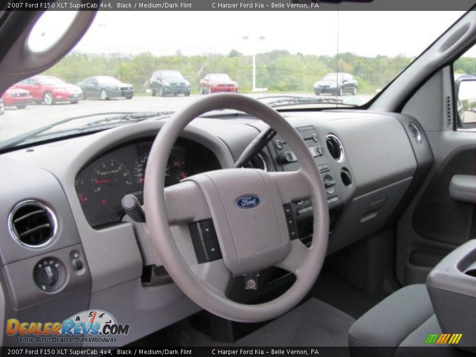 Dashboard of 2007 Ford F150 XLT SuperCab 4x4 Photo #17