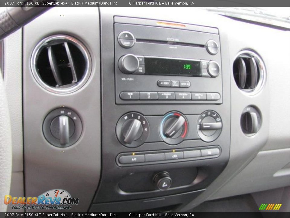 Controls of 2007 Ford F150 XLT SuperCab 4x4 Photo #19