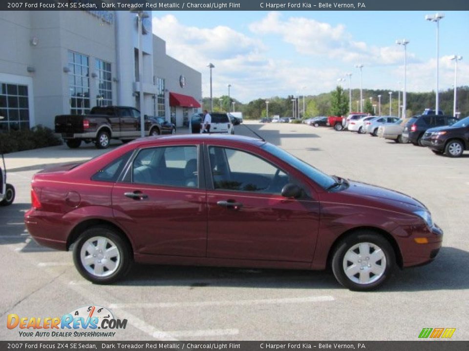 2007 Ford Focus ZX4 SE Sedan Dark Toreador Red Metallic / Charcoal/Light Flint Photo #2