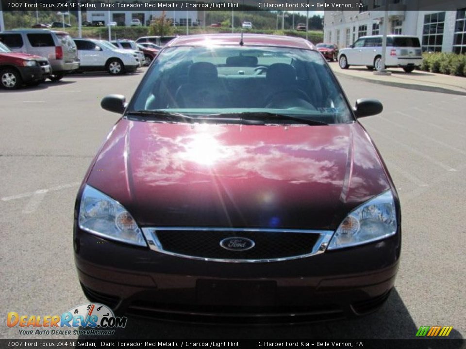 2007 Ford Focus ZX4 SE Sedan Dark Toreador Red Metallic / Charcoal/Light Flint Photo #4