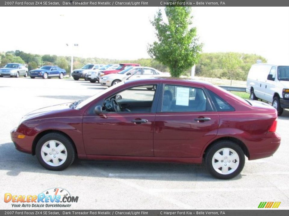 2007 Ford Focus ZX4 SE Sedan Dark Toreador Red Metallic / Charcoal/Light Flint Photo #6