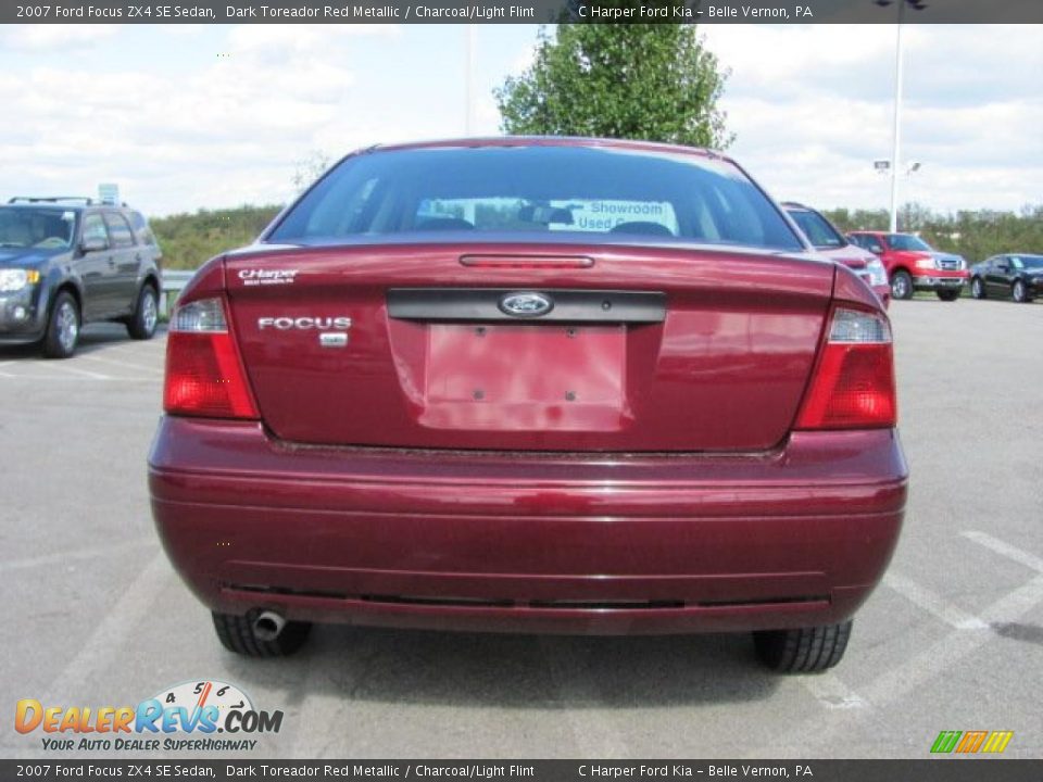 2007 Ford Focus ZX4 SE Sedan Dark Toreador Red Metallic / Charcoal/Light Flint Photo #8