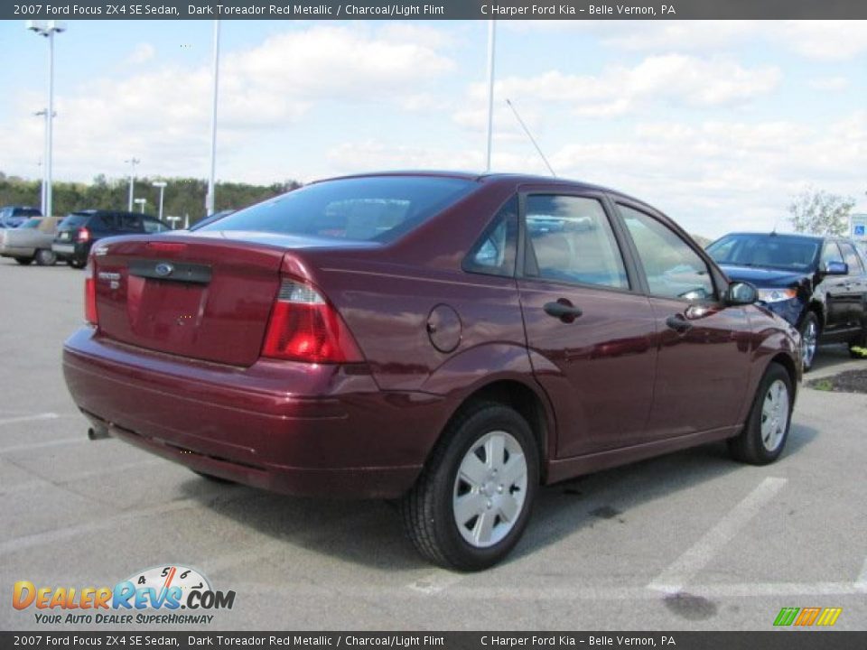 2007 Ford Focus ZX4 SE Sedan Dark Toreador Red Metallic / Charcoal/Light Flint Photo #9