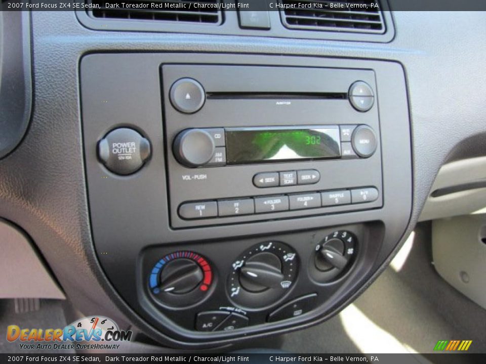 Controls of 2007 Ford Focus ZX4 SE Sedan Photo #16