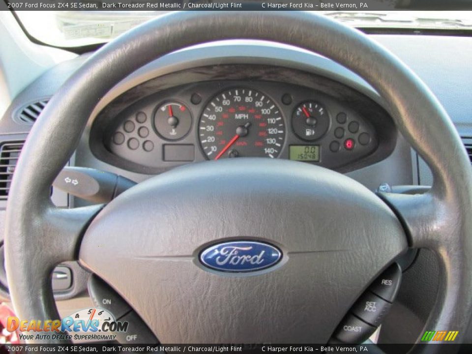 2007 Ford Focus ZX4 SE Sedan Dark Toreador Red Metallic / Charcoal/Light Flint Photo #17