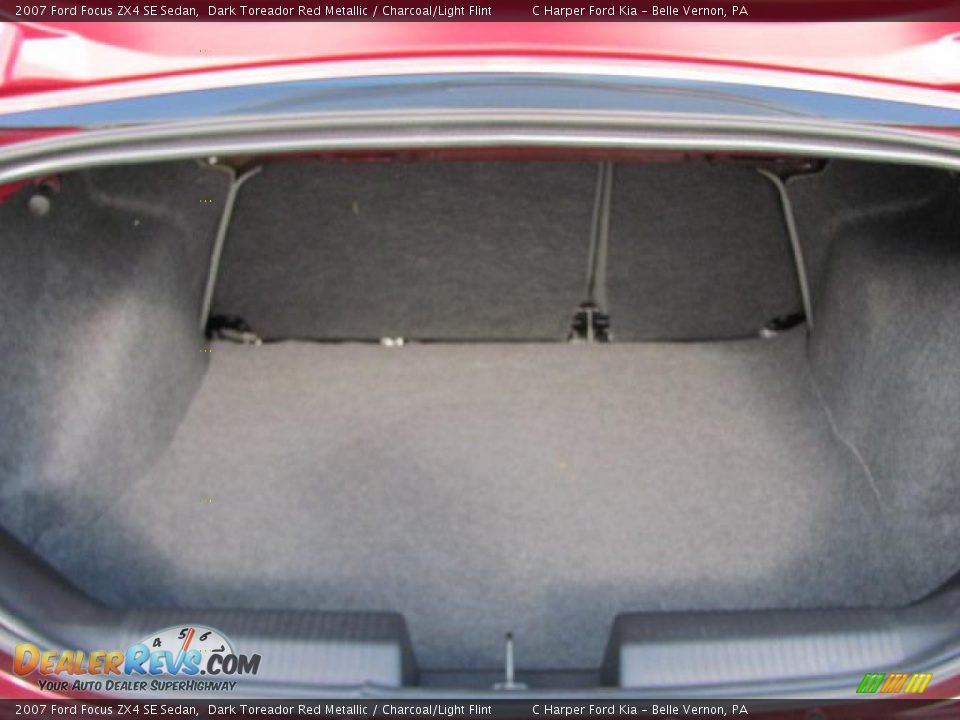 2007 Ford Focus ZX4 SE Sedan Trunk Photo #21