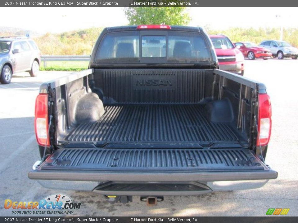 2007 Nissan Frontier SE King Cab 4x4 Super Black / Graphite Photo #8