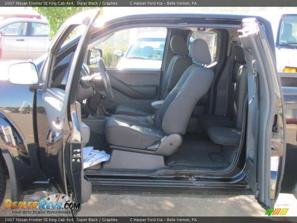 Graphite Interior - 2007 Nissan Frontier SE King Cab 4x4 Photo #11