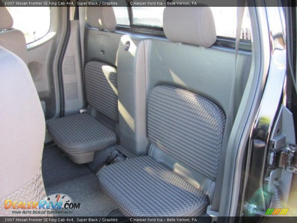 Graphite Interior - 2007 Nissan Frontier SE King Cab 4x4 Photo #12
