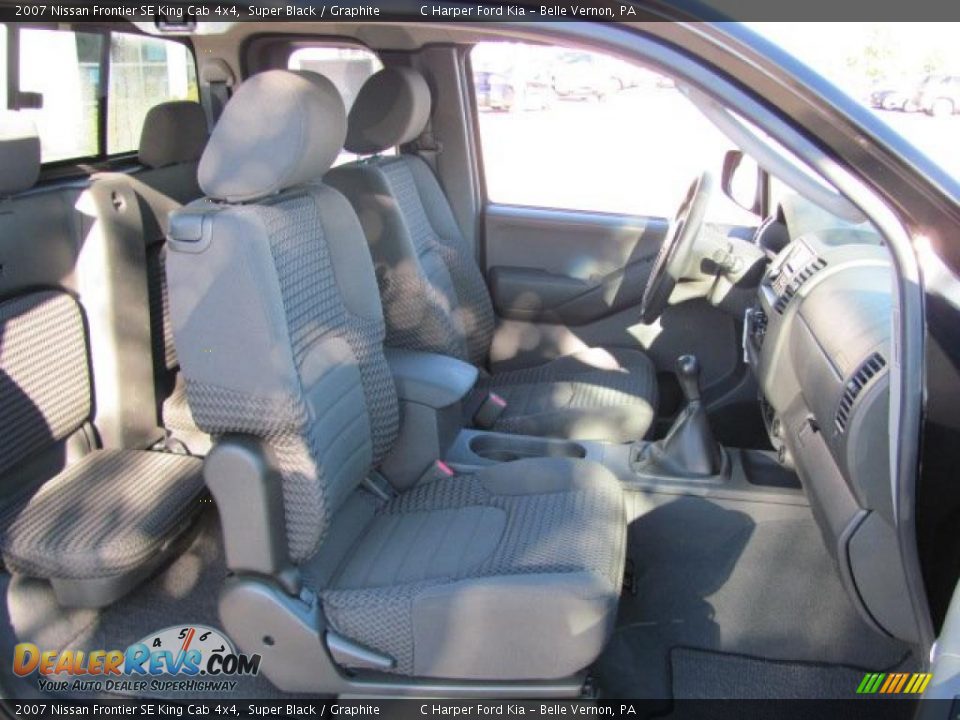 Graphite Interior - 2007 Nissan Frontier SE King Cab 4x4 Photo #13