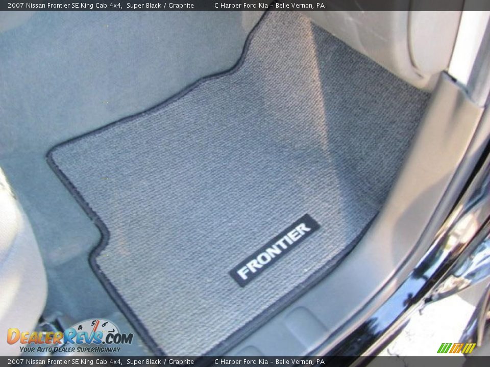 2007 Nissan Frontier SE King Cab 4x4 Super Black / Graphite Photo #14