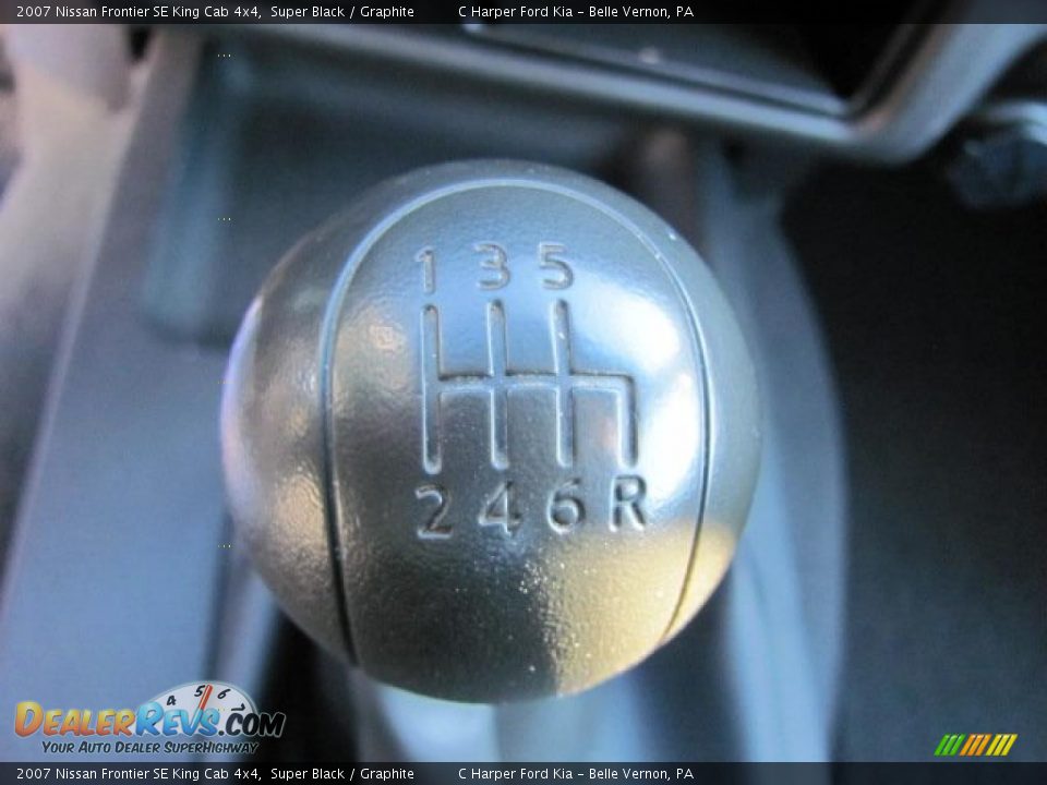 2007 Nissan Frontier SE King Cab 4x4 Shifter Photo #18