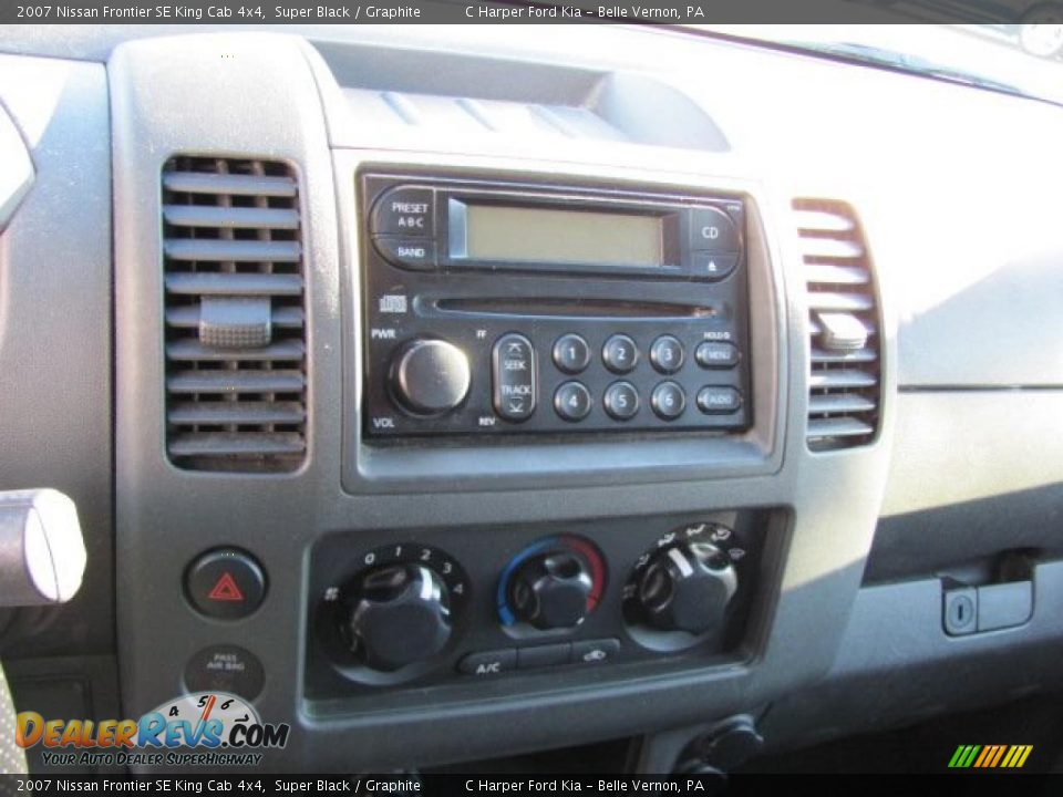 Controls of 2007 Nissan Frontier SE King Cab 4x4 Photo #20