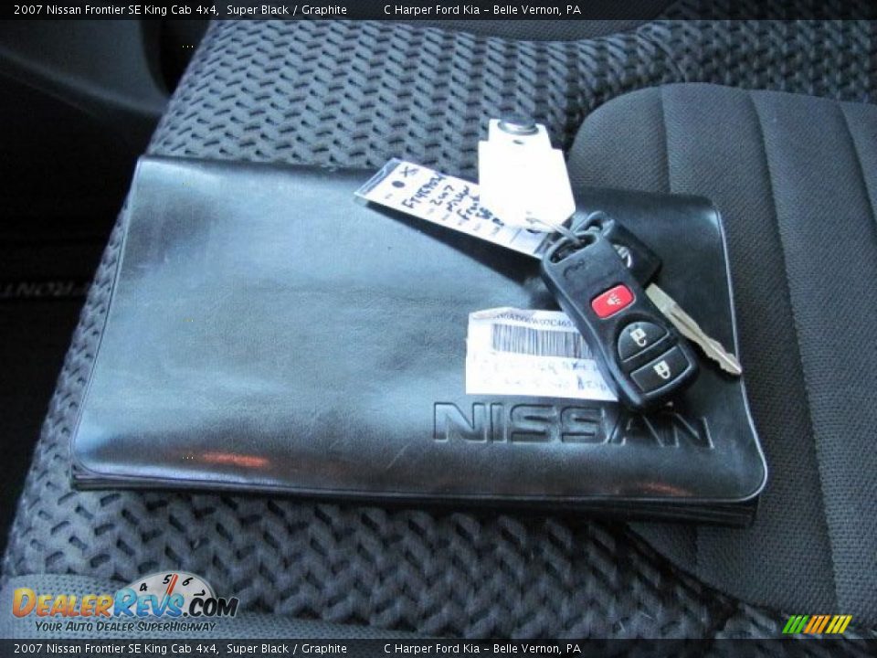 2007 Nissan Frontier SE King Cab 4x4 Super Black / Graphite Photo #22