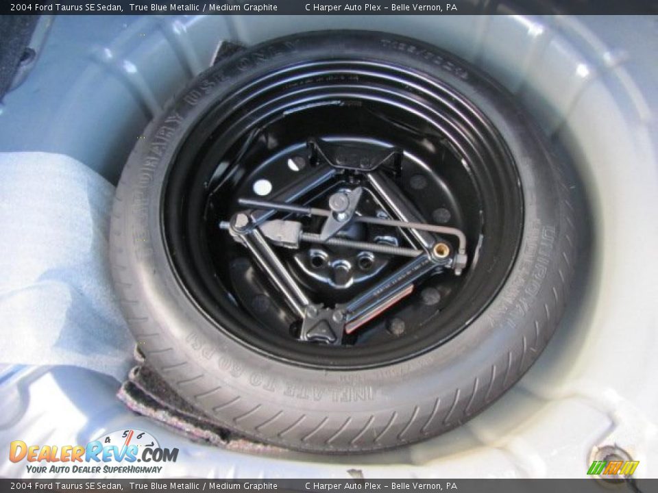 2004 Ford Taurus SE Sedan True Blue Metallic / Medium Graphite Photo #13