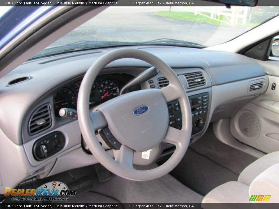 Medium Graphite Interior - 2004 Ford Taurus SE Sedan Photo #14
