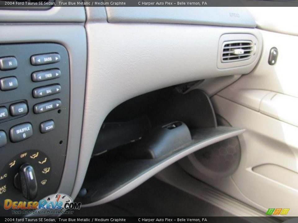 2004 Ford Taurus SE Sedan True Blue Metallic / Medium Graphite Photo #20