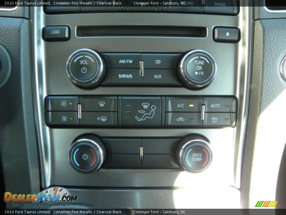 Controls of 2010 Ford Taurus Limited Photo #18