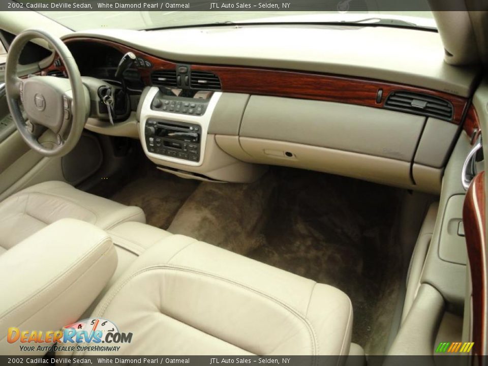 Dashboard of 2002 Cadillac DeVille Sedan Photo #9