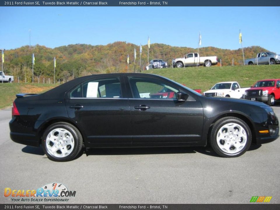 Tuxedo Black Metallic 2011 Ford Fusion SE Photo #5