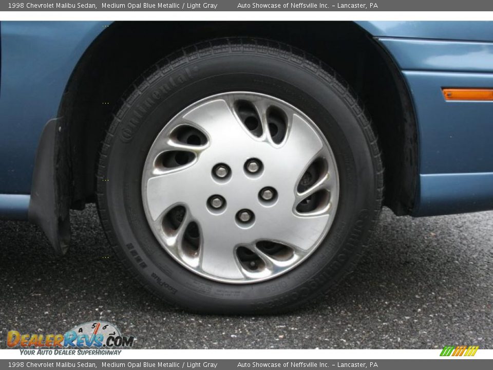 1998 Chevrolet Malibu Sedan Wheel Photo #9