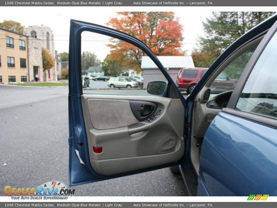 Door Panel of 1998 Chevrolet Malibu Sedan Photo #13