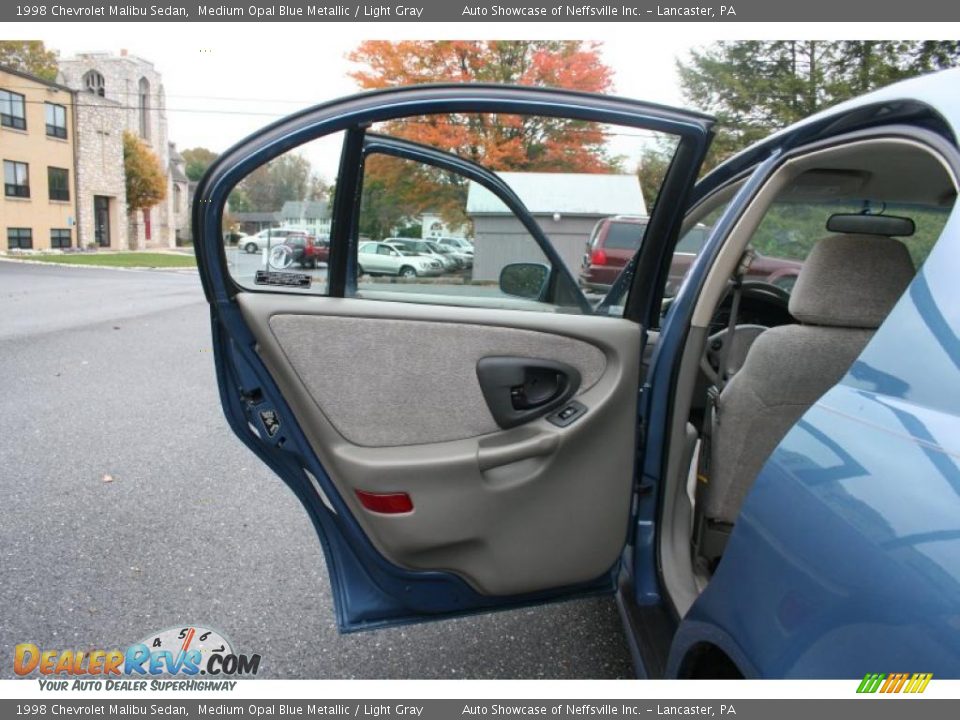 Door Panel of 1998 Chevrolet Malibu Sedan Photo #14