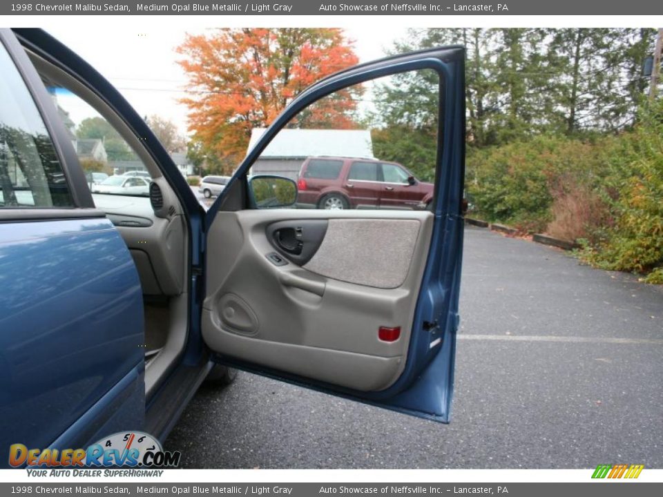 Door Panel of 1998 Chevrolet Malibu Sedan Photo #15