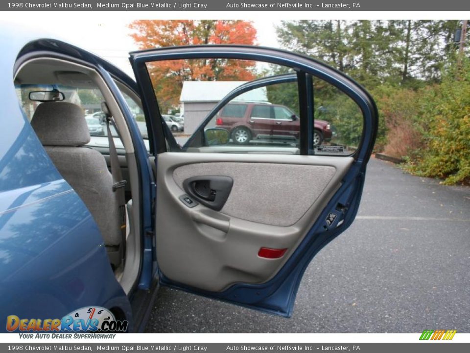 Door Panel of 1998 Chevrolet Malibu Sedan Photo #16