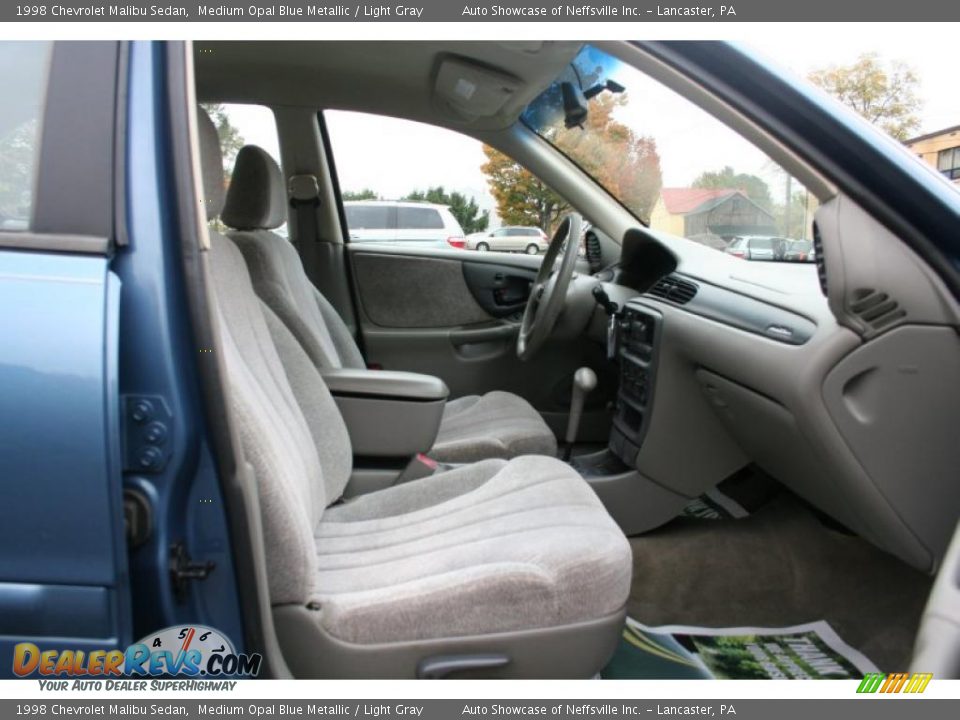 Light Gray Interior - 1998 Chevrolet Malibu Sedan Photo #19