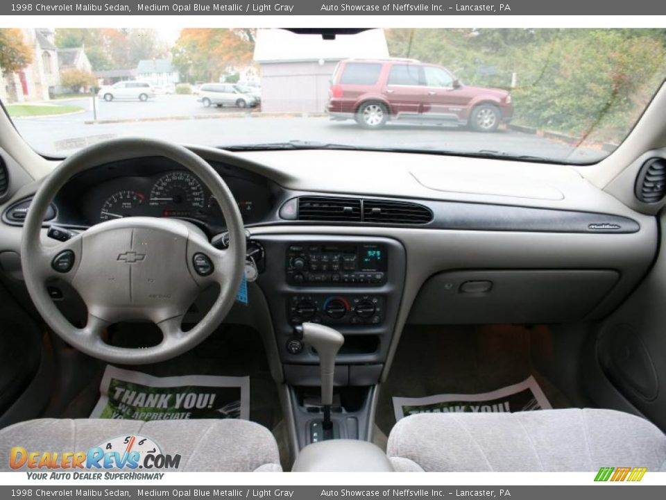 Dashboard of 1998 Chevrolet Malibu Sedan Photo #21