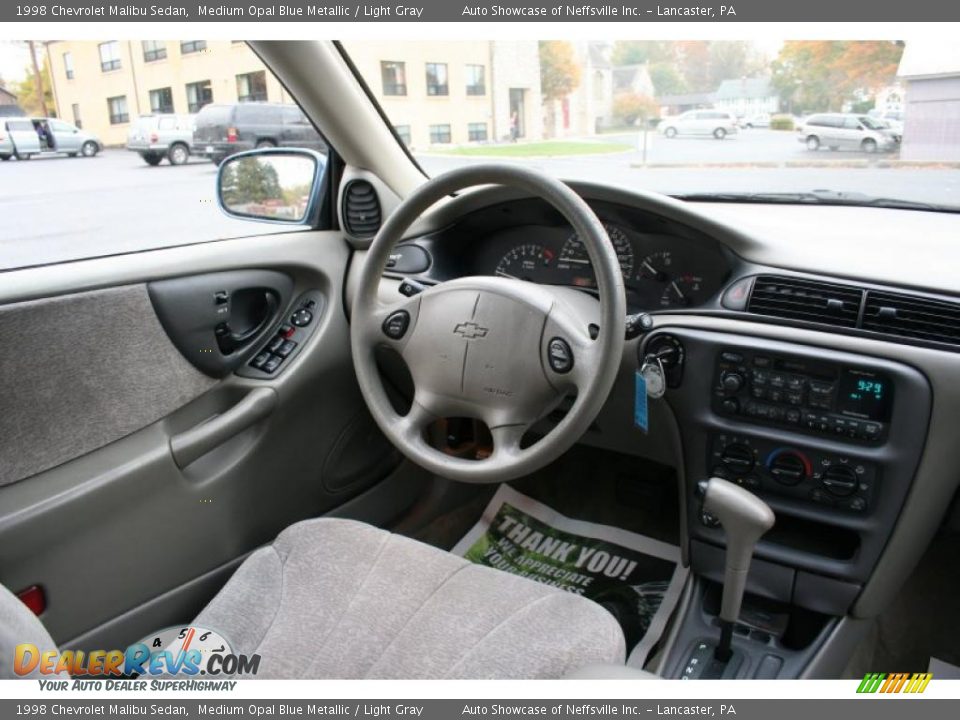 Controls of 1998 Chevrolet Malibu Sedan Photo #22