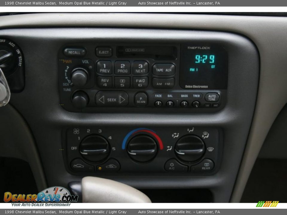 Controls of 1998 Chevrolet Malibu Sedan Photo #23