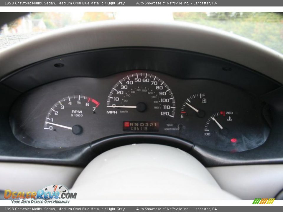 1998 Chevrolet Malibu Sedan Gauges Photo #24